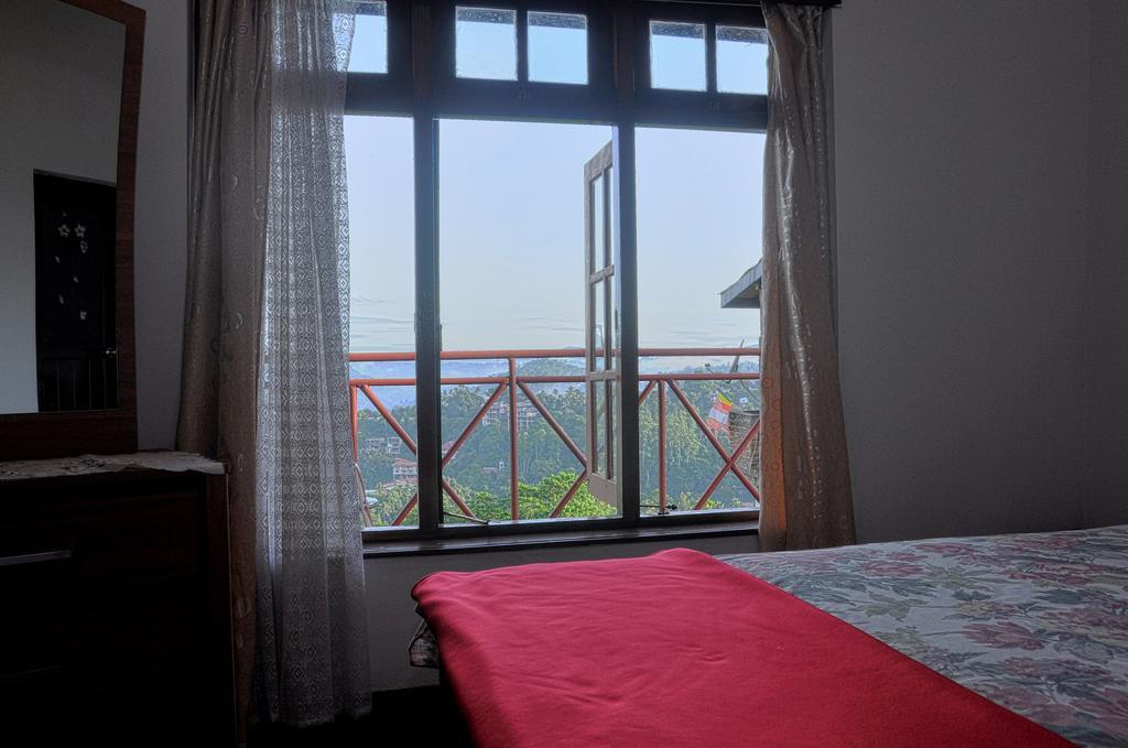 Primrose Inn Канди Екстериор снимка