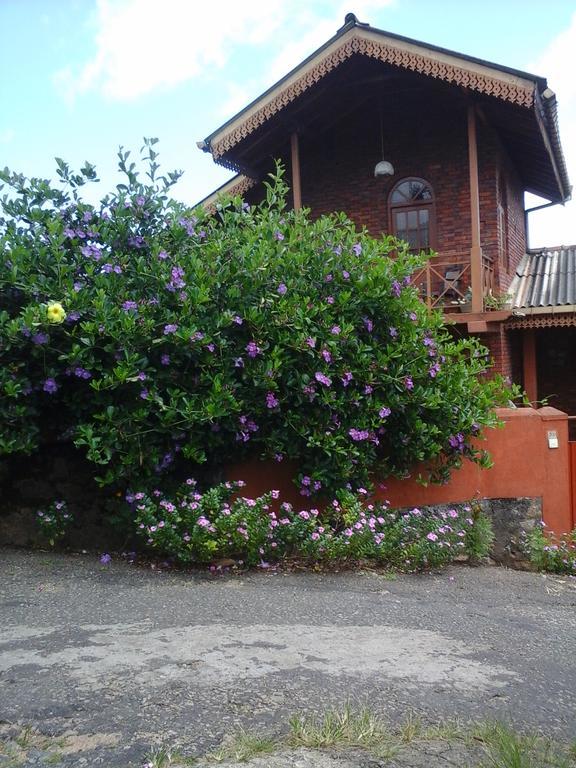 Primrose Inn Канди Екстериор снимка