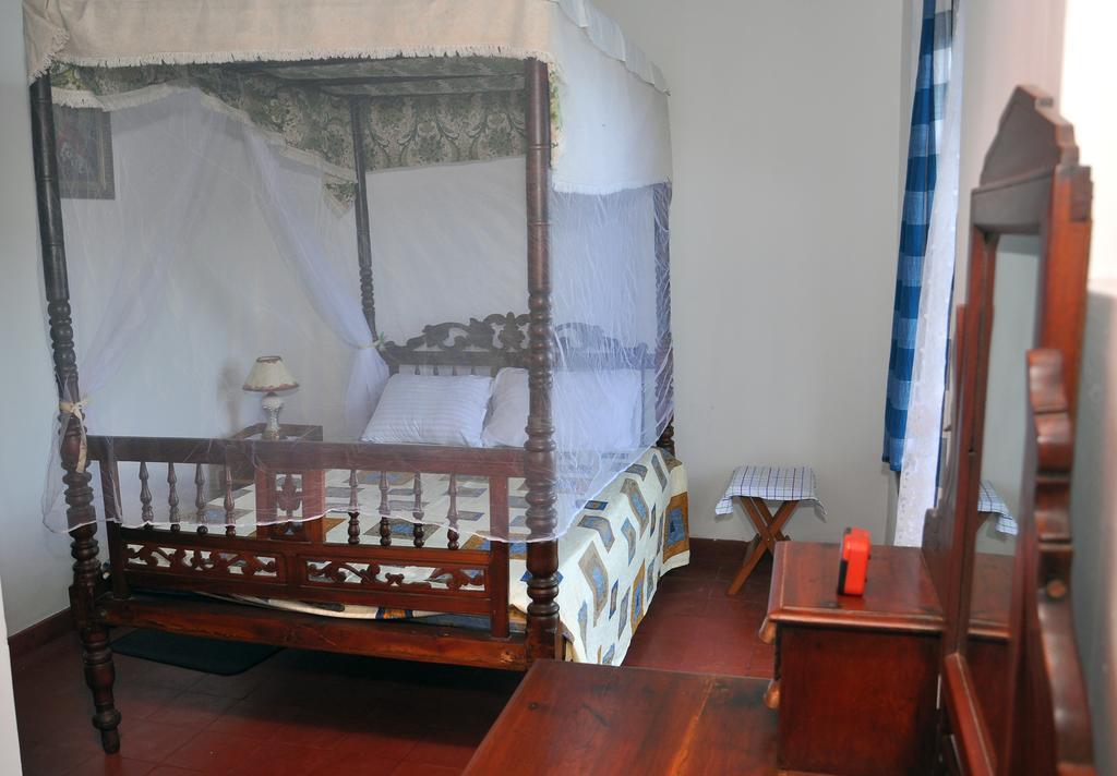 Primrose Inn Канди Екстериор снимка