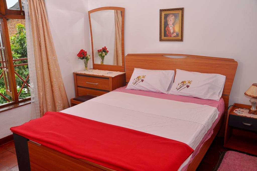 Primrose Inn Канди Екстериор снимка