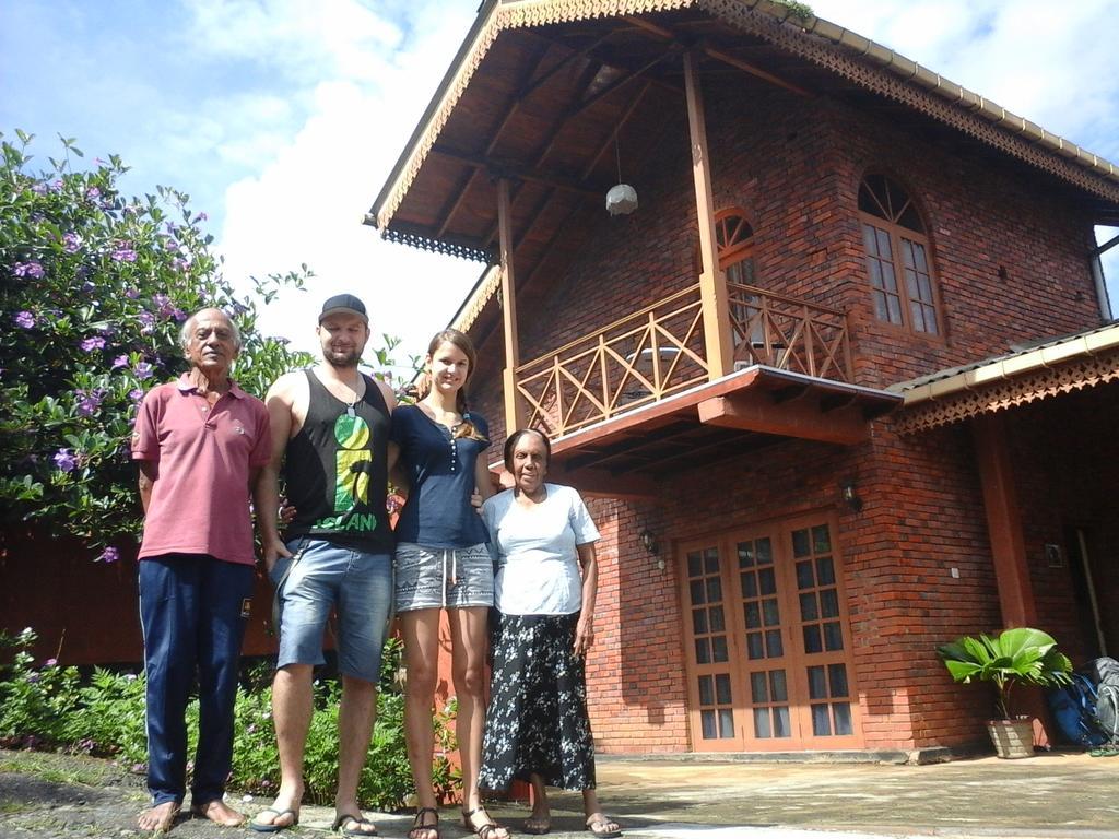Primrose Inn Канди Екстериор снимка