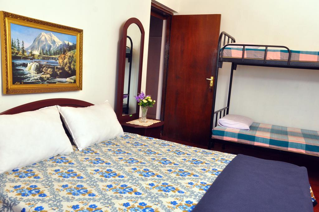 Primrose Inn Канди Екстериор снимка