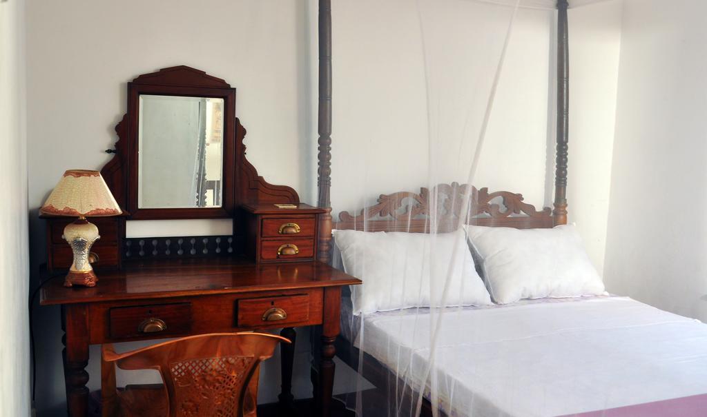 Primrose Inn Канди Екстериор снимка