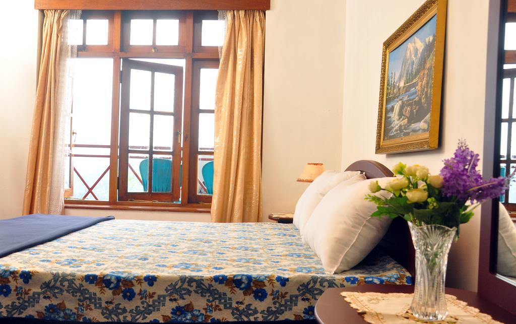 Primrose Inn Канди Екстериор снимка