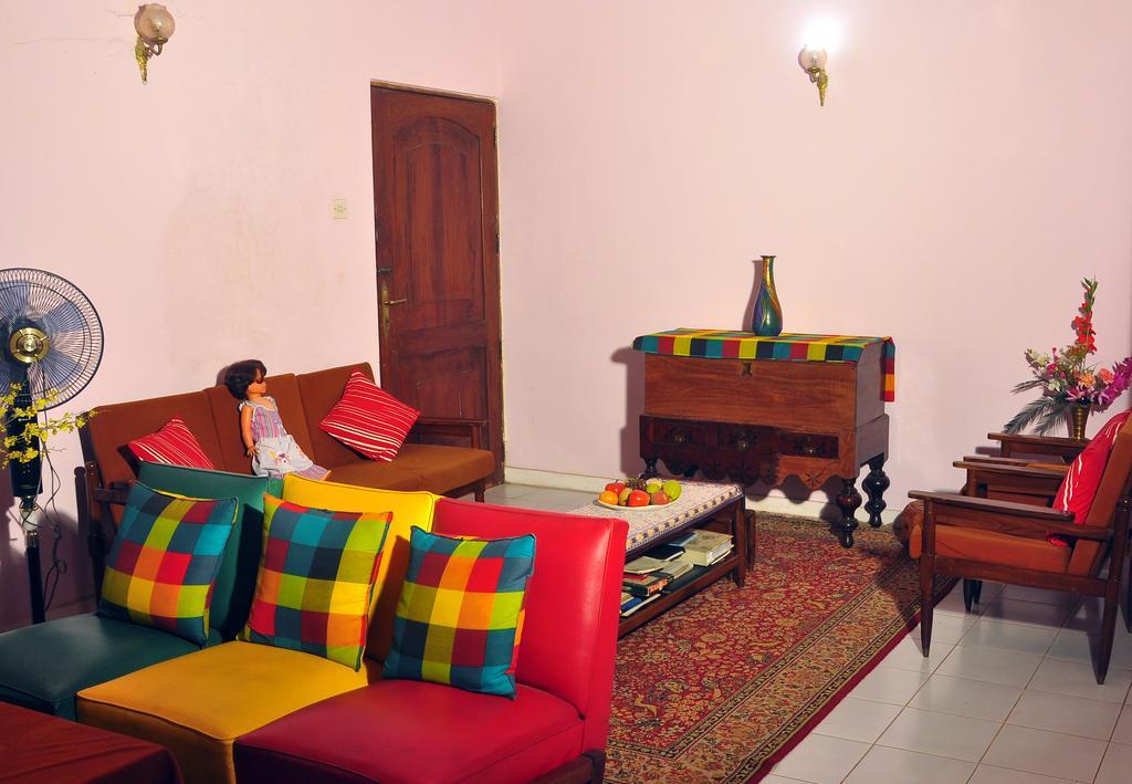 Primrose Inn Канди Екстериор снимка