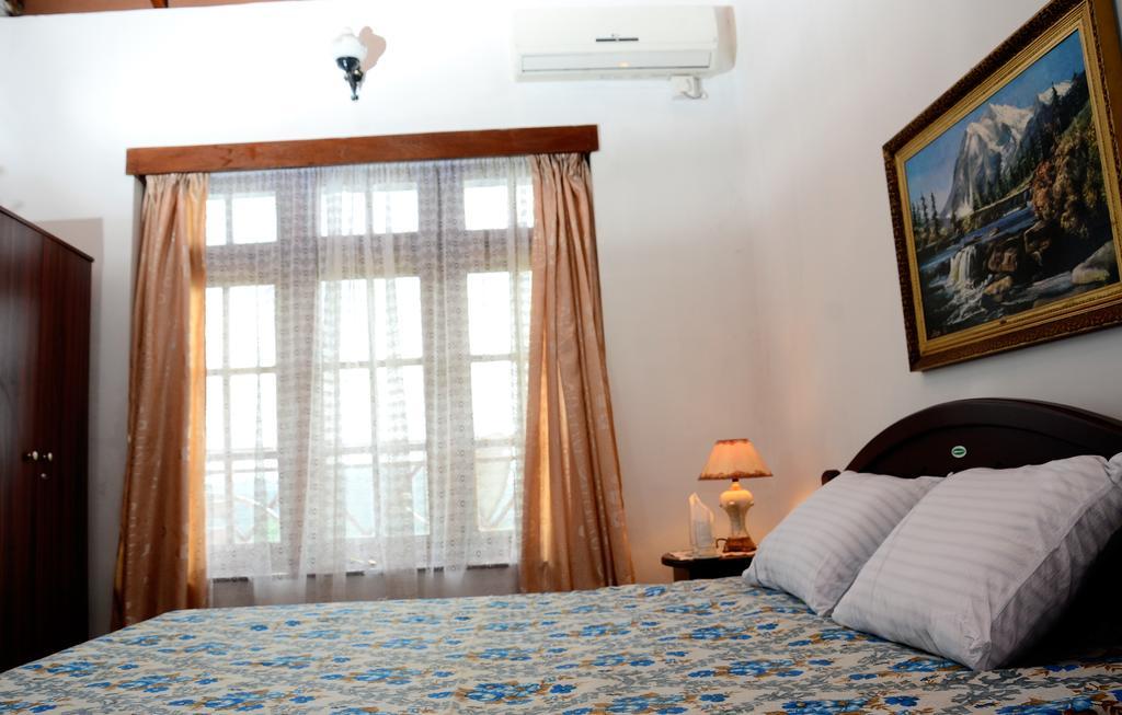 Primrose Inn Канди Екстериор снимка