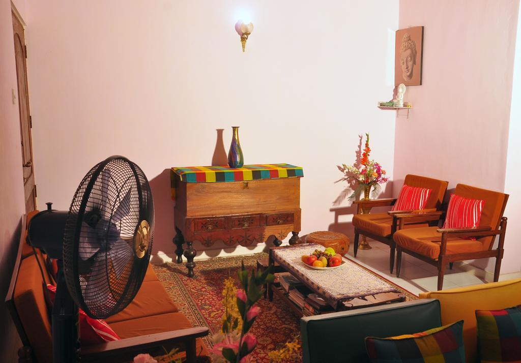 Primrose Inn Канди Екстериор снимка