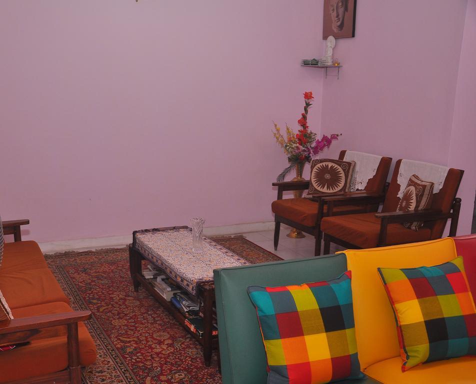 Primrose Inn Канди Екстериор снимка