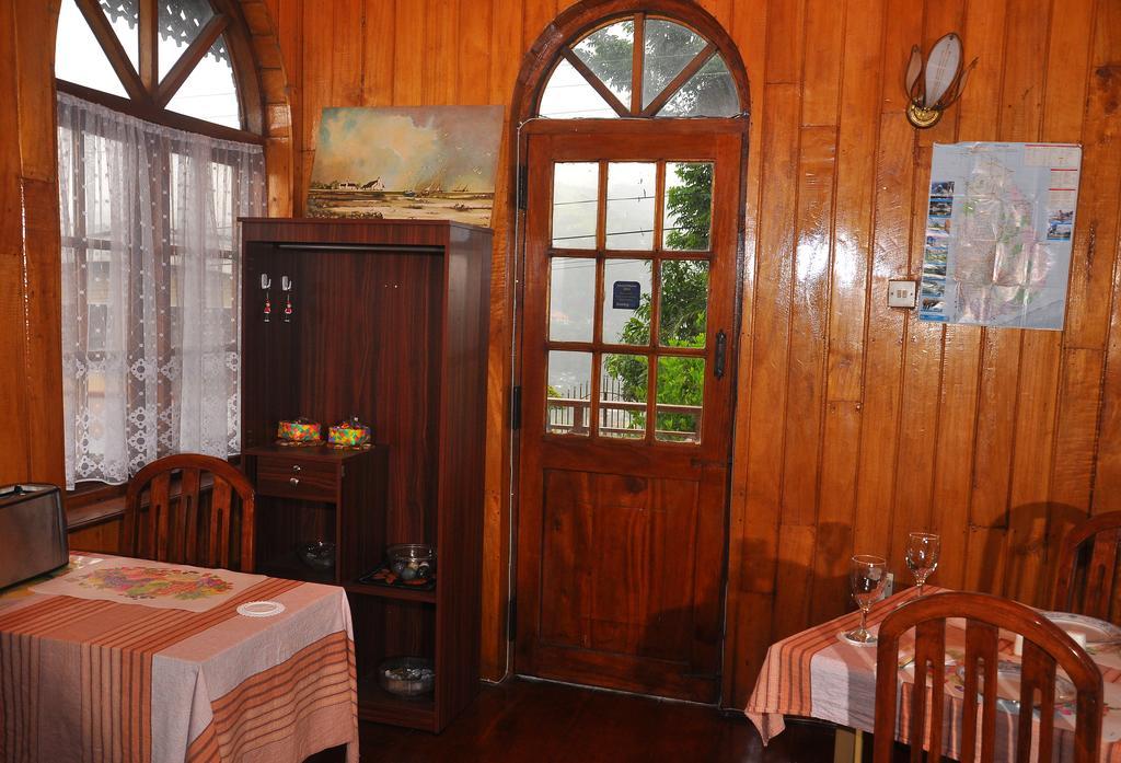 Primrose Inn Канди Екстериор снимка