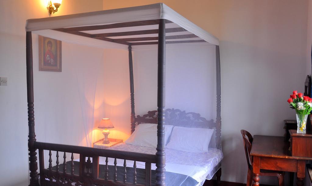 Primrose Inn Канди Екстериор снимка