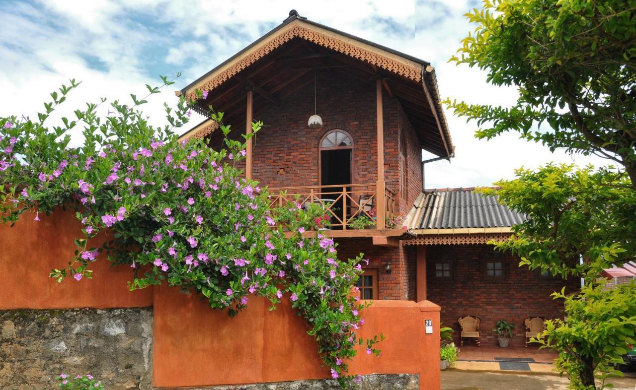Primrose Inn Канди Екстериор снимка