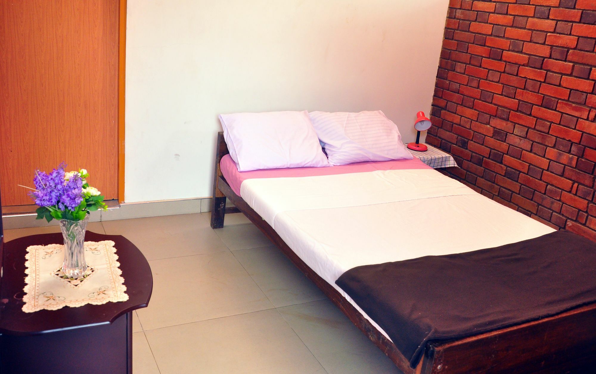 Primrose Inn Канди Екстериор снимка