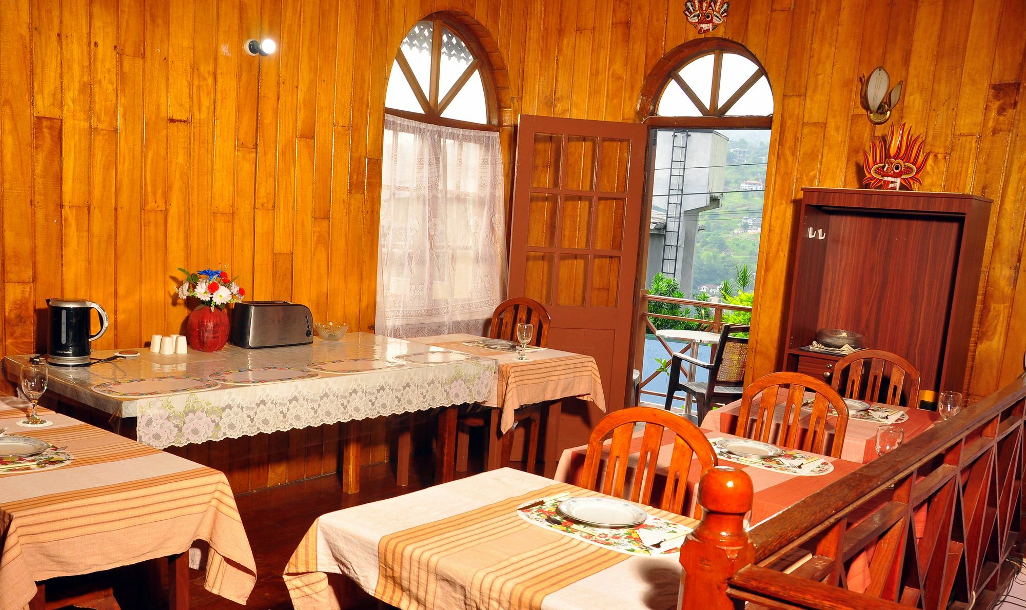 Primrose Inn Канди Екстериор снимка